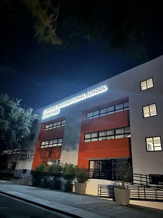 Letras luminosas para Cumbres International School