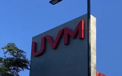 Letrero de UVM