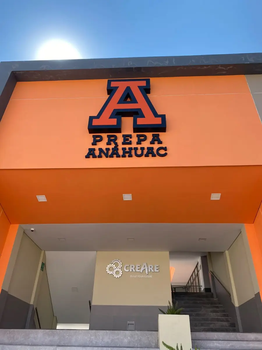 Letras 3D en fachada para Prepa Anáhuac